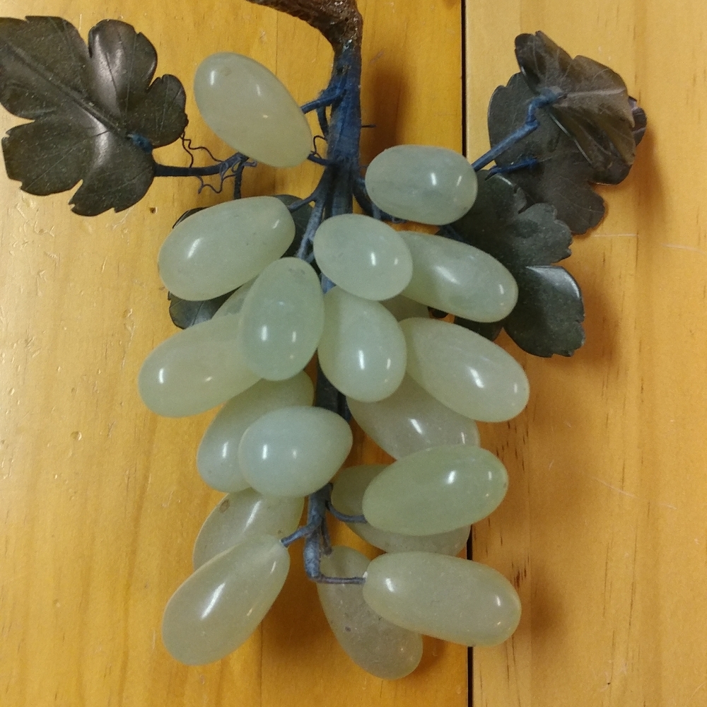 Vintage Jade Grape Cluster (b)